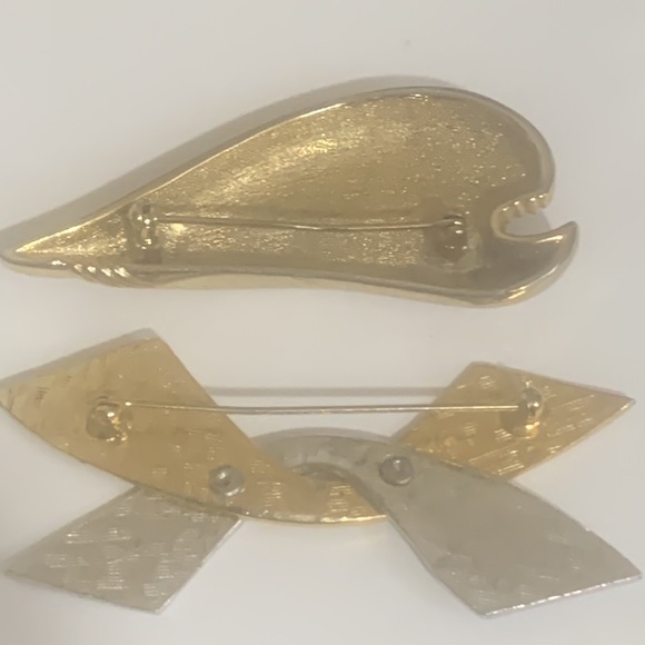 Two Vintage Two Tone Gold and Silver Brooches - Picture 2 of 5